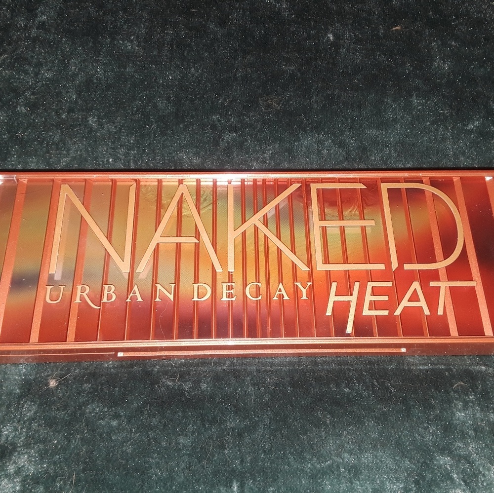 Authentic urban decay heat palette